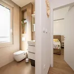 アパート With Terrace トロギール