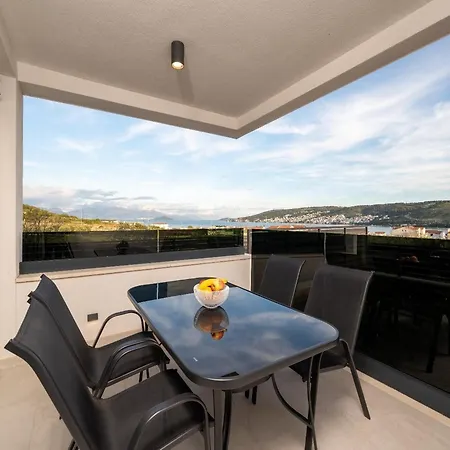 Apartment With Terrace Trogir