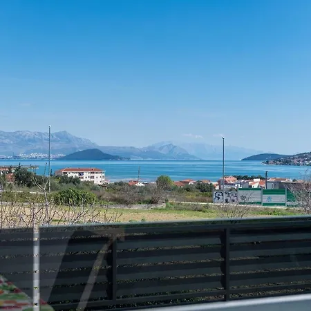 With Terrace Apartman Trogir