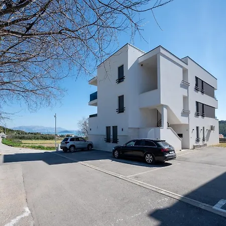 Apartament With Terrace Trogir