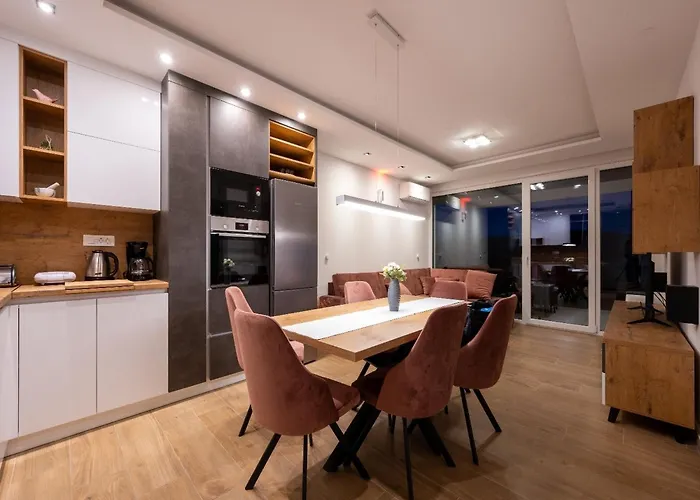 With Terrace Apartament Trogir