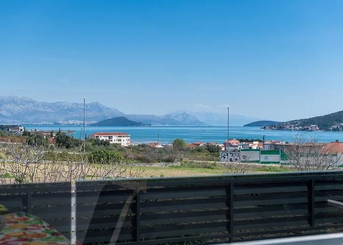 With Terrace Apartament Trogir